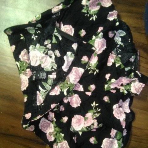 womens shorts - Picture 1 of 3